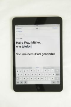 iPad mit geöffneter Mail-App.
