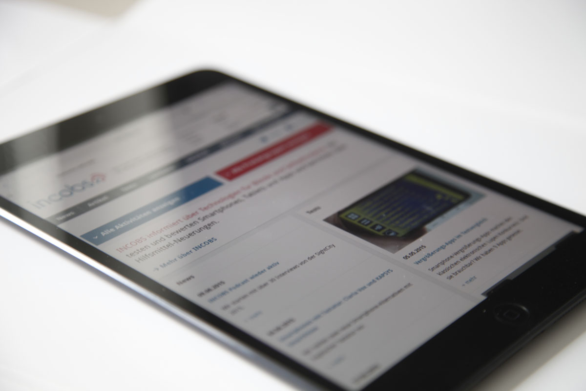 iPad mit Incobs Startseite in Safari geöffnet